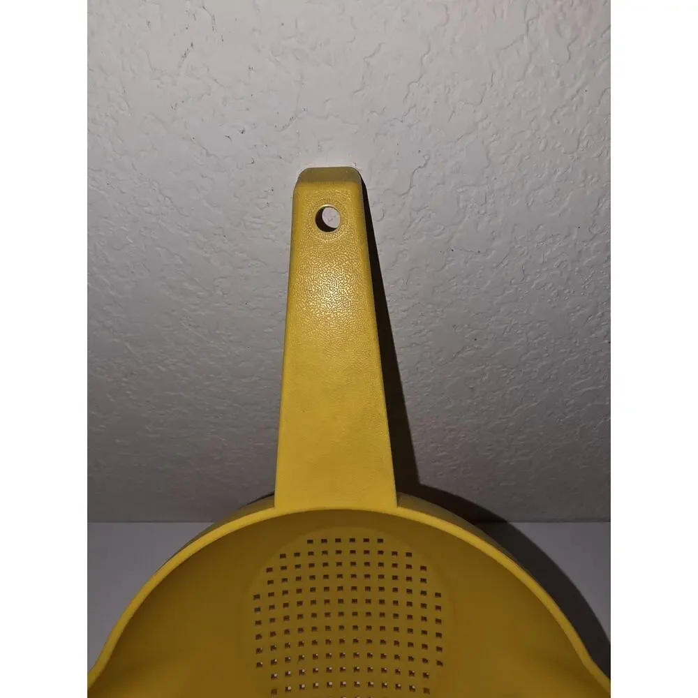 Vintage Tupperware #1200-1 Small Yellow 1 Quart Strainer Colander w/ Handle